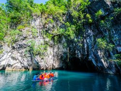 Puerto Princesa Subterranean River boating toward the cave