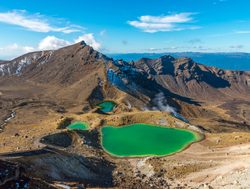 Tongariro National Park bright green emerald lake